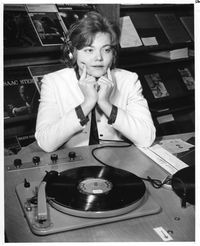 레코드를 듣는 여성(1958년)