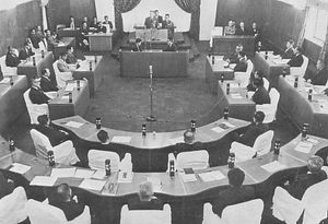 류큐 정부(琉球政府) 설립을 공포(1952년). 사진은 1953년 4월 류큐 정부 입법원