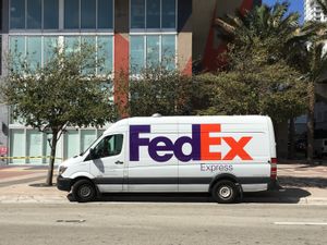 마이애미의 페덱스 익스프레스 배달차