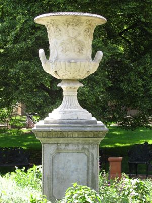 2012년 5월의 앤드류 잭슨 다우닝 항아리