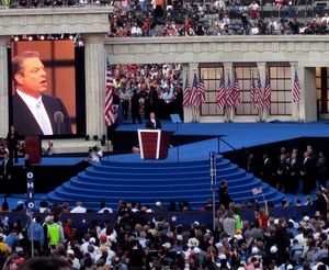 고어가 콜로라도주 덴버에서 열린 2008년 미국 민주당 전당대회 마지막 날 연설하는 모습