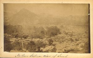 조지 클레이턴 포크가 1884년에 경희궁 북편 언덕에서 촬영한 사직단의 모습. 숲으로 둘러싸여 있다.