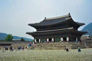  임진왜란때 불탄 경복궁의 정전 근정전