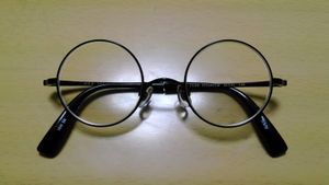 일반적인 원형 안경의 예