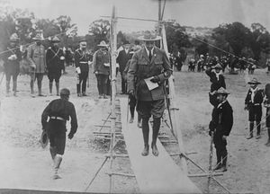 알폰소 13세가 1920년경 보이스카우트 유니폼을 입고 있는 모습