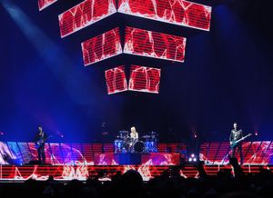 2013년 12월 2nd Law World Tour 중 멜버른에서 공연하는 뮤즈