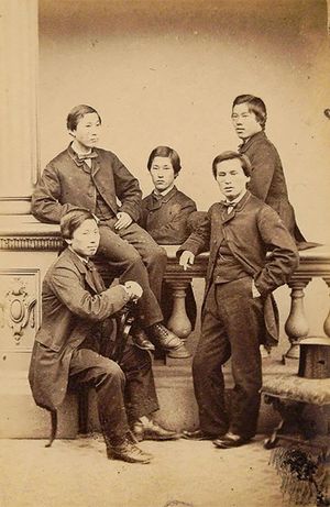 영국에 파견된 5명의 유학생 장주 5걸, 좌측 상단에 앉은 이가 이토 히로부미