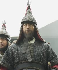 박해일이 "한산: 용의 출현" (2022)에서 이순신 역을 맡았다.