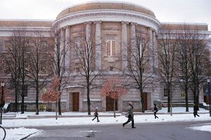 샌드포드 플레밍 빌딩에는 응용과학 및 공학부 사무실이 있다.