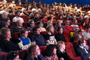 삼각 관계 상영을 위한 캠브리지 영화제 관객
