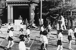 고등과 여학생의 나기나타 체조