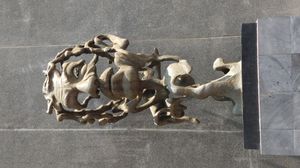 하이메 사비네스(Jaime Sabines)는 문화와 언어의 경계를 넘어서는 실존주의적 주제를 다루었다.