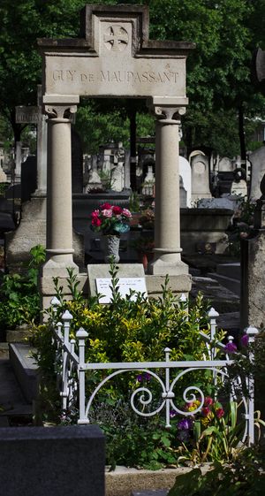파리 몽파르나스 묘지의 모파상 묘