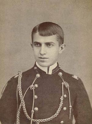 17세의 크레인 생도의 제복 사진