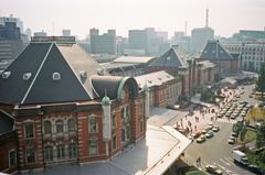 복원 공사 이전의 마루노우치구치 역사의 근경 (1997년)