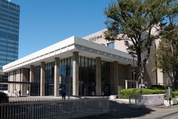 재킷 촬영이 진행된 NHK 홀 정문