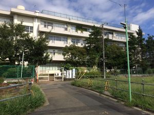 히가시쿠루메 시 신포 소학교(2016년)