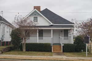 앨라배마주 몽고메리에 있는 앨라배마주립대학교 캠퍼스 내 콜의 생가