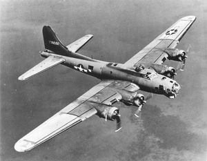 제2차 세계 대전 당시 미 육군 항공대(USAAF)의 B-17 플라잉 포트리스(B-17 Flying Fortress) 중폭격기
