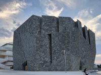 도코로자와 사쿠라 타운 내에 있는 카도카와 무사시노 뮤지엄 (2020년 7월 9일 촬영)