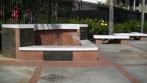 남가주대학교 캠퍼스의 루이 잠페리니 광장