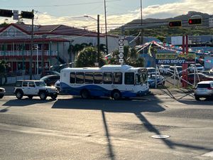 세인트토마스 섬의 VITRAN 버스