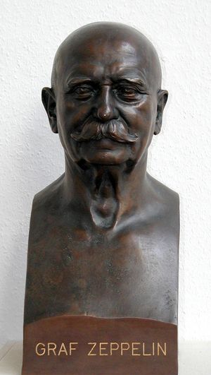 노르트홀츠의 항공박물관에 있는 체펠린의 흉상