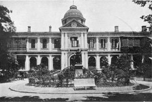 1908년경 '콩술라 거리'에 있던 최초의 프랑스 시의회 건물