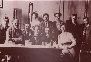 1913년 취리히 ETH에서 동료들과 함께 있는 아인슈타인