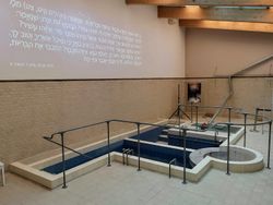 폴란드 브로츠와프의 백황새 회당에 복원된 미크베