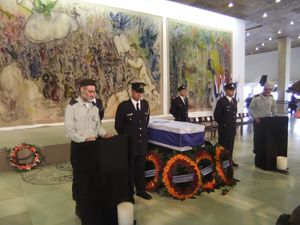 2012년 7월 2일, 이츠하크 샤미르의 관이 이스라엘 국회의사당에 안치됨