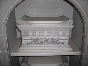 제임스 뒤워 경의 유골함(골더스 그린 화장장)