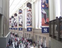 그레이트 홀은 스타디움 남쪽 정면을 따라 위치해 있다.