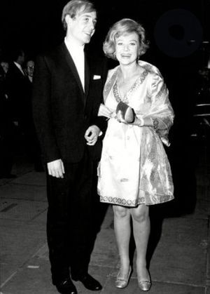 존스와 그의 아들 가레스 포우드(Gareth Forwood)