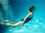 수영을 하는 사람