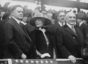 호버(왼쪽)와 하딩 대통령의 야구 경기, 1921