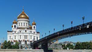 모스크바 강 건너편에서 바라본 재건된 성당