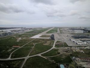 2017년 YVR의 연장된 남쪽 활주로