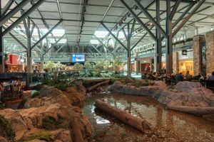 보안 구역 내부의 스트림과 상점