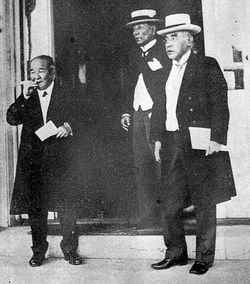 지진부흥위원회 좌로부터 시부사와, 이토 미요지, 가토 다카아키