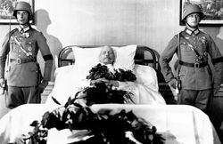 1934년 8월 2일, 안치되는 힌덴부르크의 유해