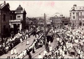 1927년 4월 7일, 이상재 사회장. 당시 그의 장례행렬은 수 많은 인파가 몰렸다.