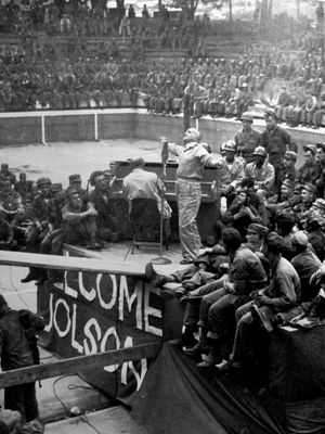 한국에서 공연하는 졸슨의 모습