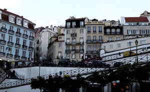 카다발 공작 광장, 바이루 알투와 바이샤 폼발리나 사이에 위치