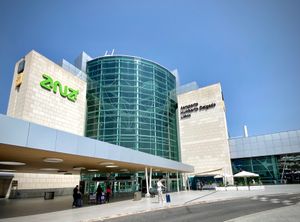 움베르투 델가두 공항 내부