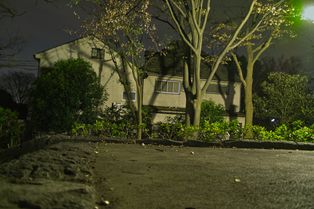 사건 현장이 된 피해자 주택 ([[소시가야 공원]]에서 [[2011년]] 12월 야간에 촬영)