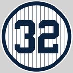 하워드의 양키스 재적 당시 등번호 '32<i>.뉴욕 양키스의 영구 결번으로 1984년 지정.