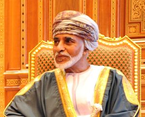 까부스 빈 사이드 술탄 (Sultan Qaboos bin Said). 그의 통치 기간 동안 생활 수준과 개발이 향상되었고, 노예 제도가 폐지되었으며, 도파르 반란이 종식되었고, 오만 헌법이 공포되었다.