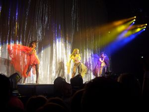 2005년 데스티니 차일드의 고별 콘서트 투어, 데스티니 풀필드 ... 앤드 러빙 잇 중 공연 모습