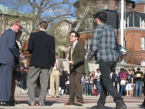 2012년 컬럼비아 대학교 캠퍼스에서 킬 유어 달링 촬영 중인 래드클리프